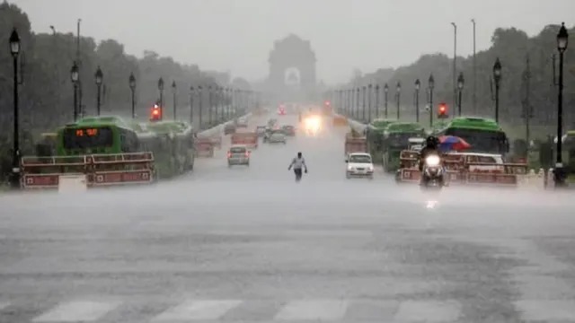 Delhi-NCR के कई इलाकों में सुबह-सुबह हुई झमाझम बारिश