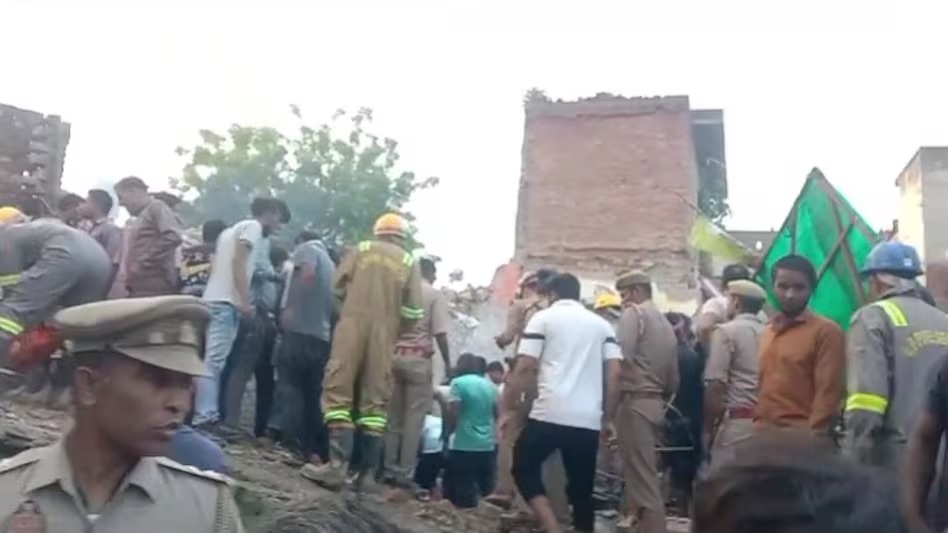 Tragic accident in Meerut : तीन मंजिला मकान गिरा