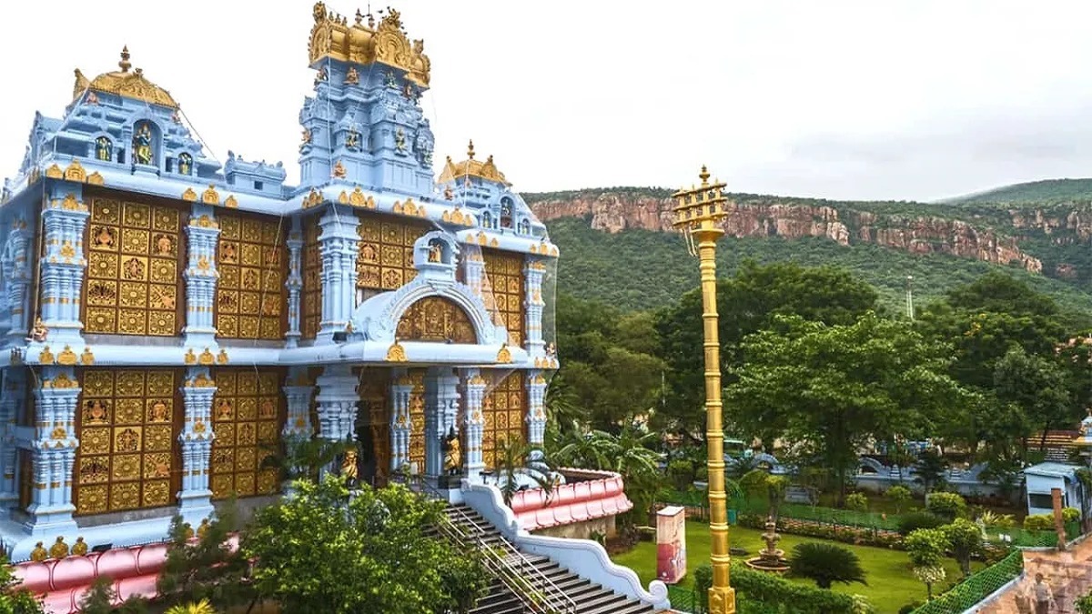 अब हवाई उड़ानों के बाद Tirupati के मंदिर को बम से उड़ाने की धमकी