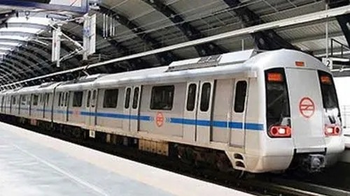 Delhi Metro की केबल लाइन हुई चोरी, यूजर्स ने लिए मजे