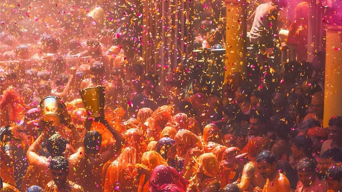 Holi 2025: अलग अंदाज में खेलनी है होली तो इन जगहों पर जाने का बनाएं प्लान, सालभर भूल नहीं पाएंगे